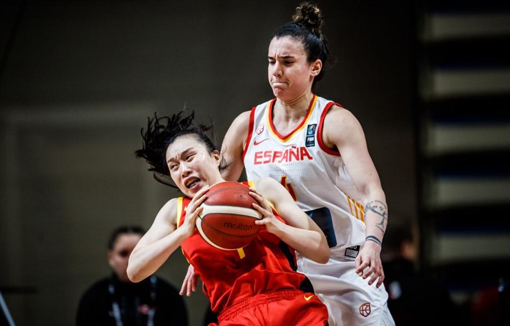 IM体育在线注册-中国队险胜韩国队，黄鸭组合高光表现