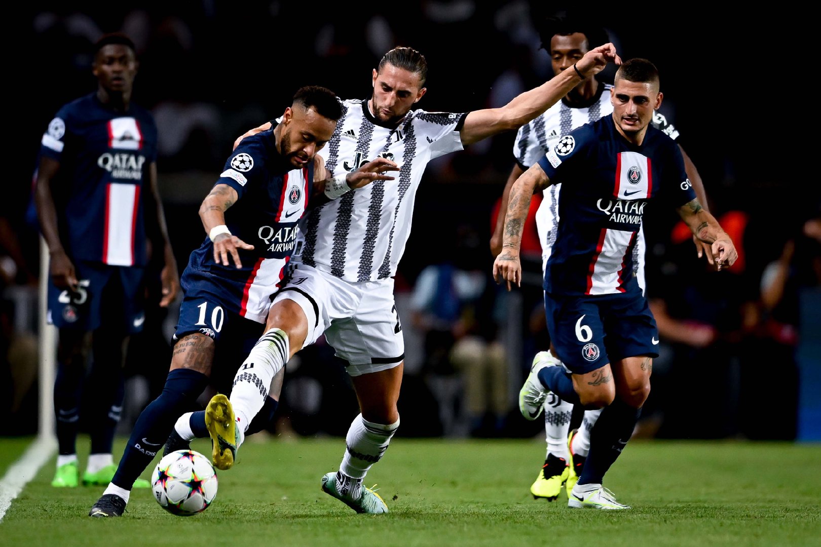 巴黎圣日耳曼客场大夺一胜，领跑小组晋级