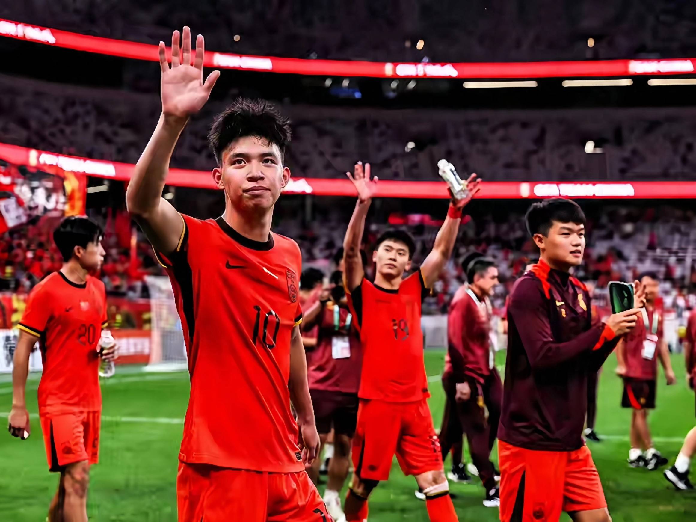 IM体育动画直播通道-亚洲球员在欧洲冠军联赛中冲击冠军